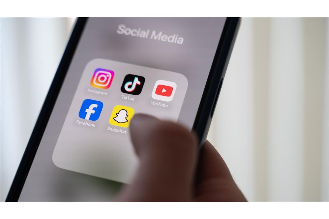 In Dänemark soll ein gesetzliches Mindestalter für die Nutzung von sozialen Netzwerken eingeführt werden (Symbolbild).