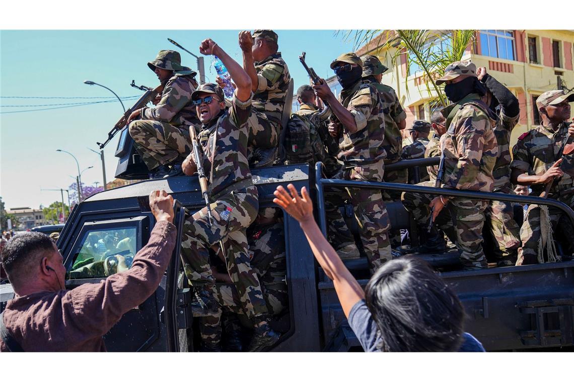 Medien: Präsident Madagaskars nach Protesten ausgeflogen In dem Inselstaat im Indischen Ozean demonstrieren seit Ende September Zehntausende junge Menschen der "Gen Z" - am Wochenende schlossen sich Militärs ihnen an. (Archivbild)