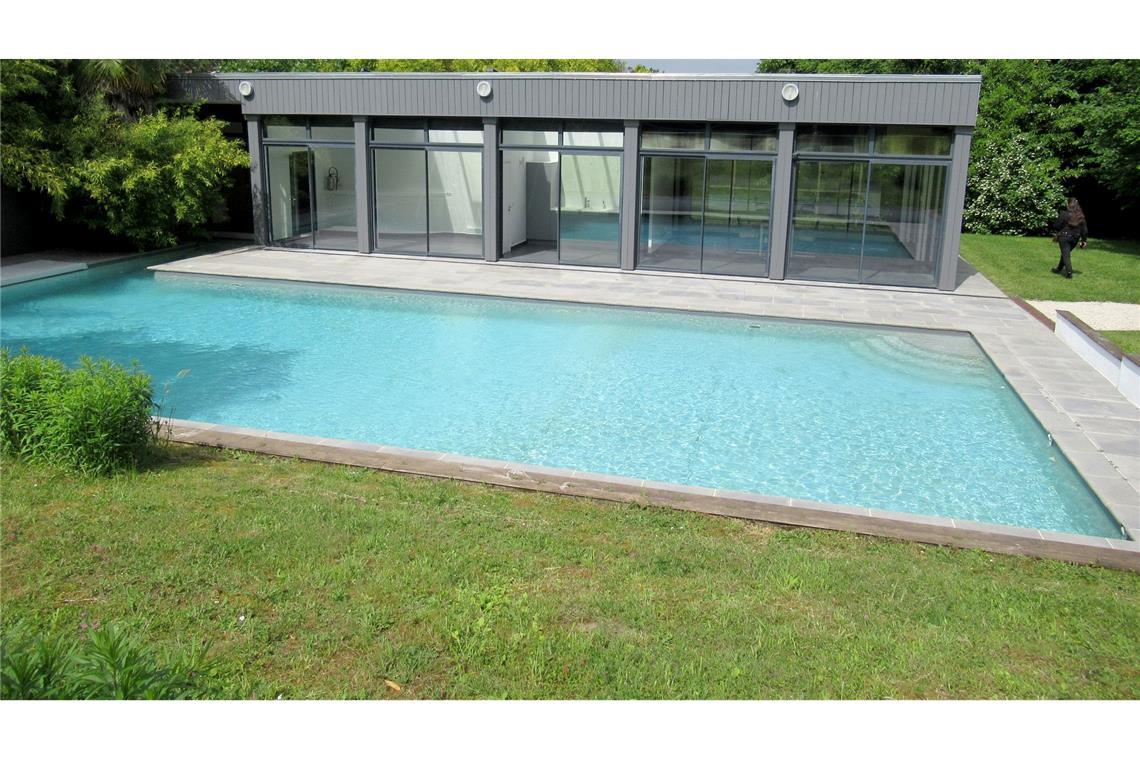 Lagerfelds Haus: Eine Nacht bewohnt – jetzt wird es verkauft In dem Poolhaus soll Lagerfeld seine einzige Nacht in Louveciennes verbracht haben.