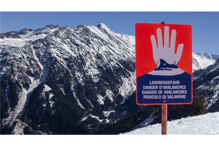 In den Alpen müssen Bergsportler mit einer erhöhten Lawinengefahr rechnen. (Archivbild)