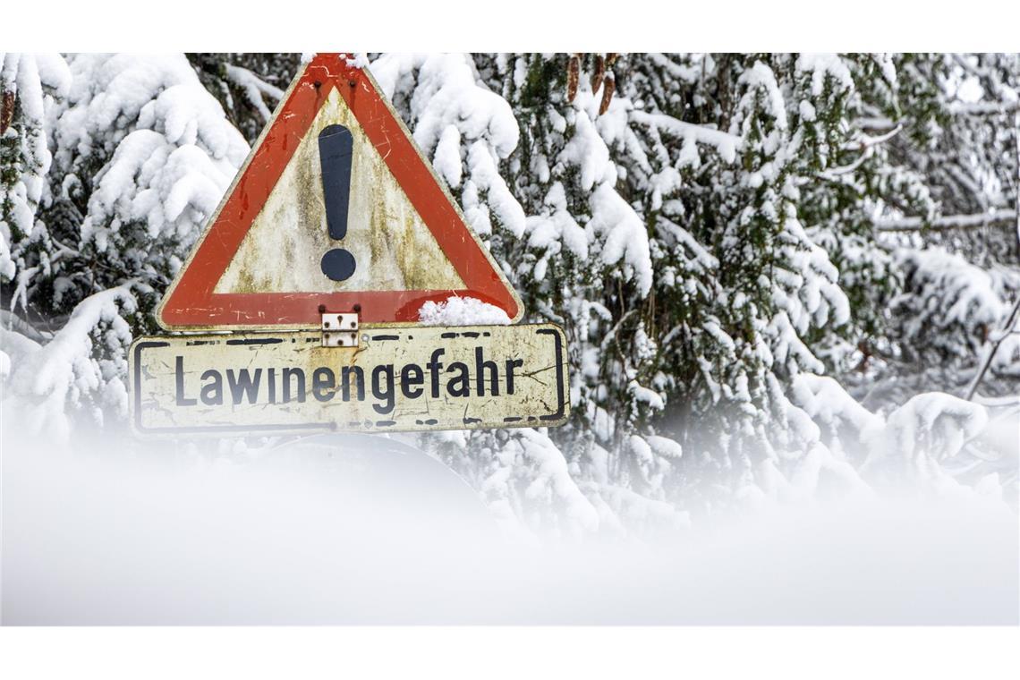 In den Alpen wurden sechs Menschen bei Lawinenabgängen getötet. (Symbolbild)