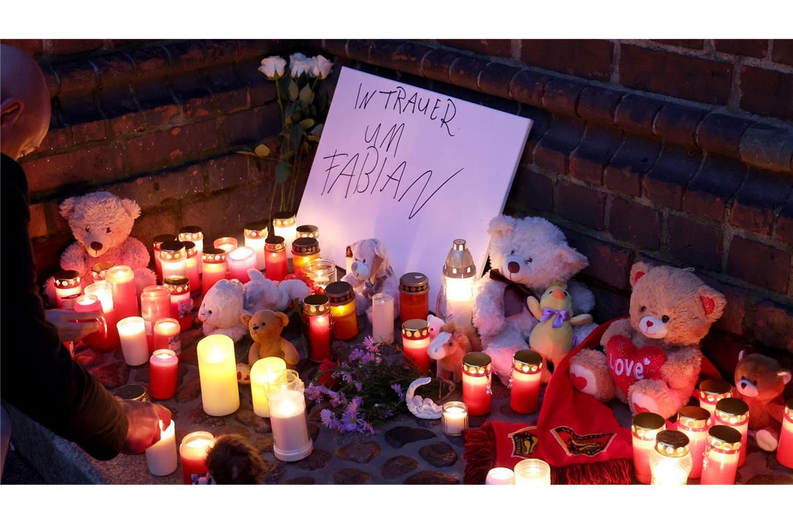 In den Ermittlungen zum gewaltsamen Tod des achtjährigen Fabian setzte die Polizei nun auch auf einen Zeugenaufruf im Fernsehen.