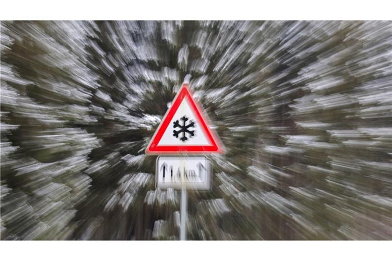 In den kommenden Tagen kann es zu glatten Straßen kommen.