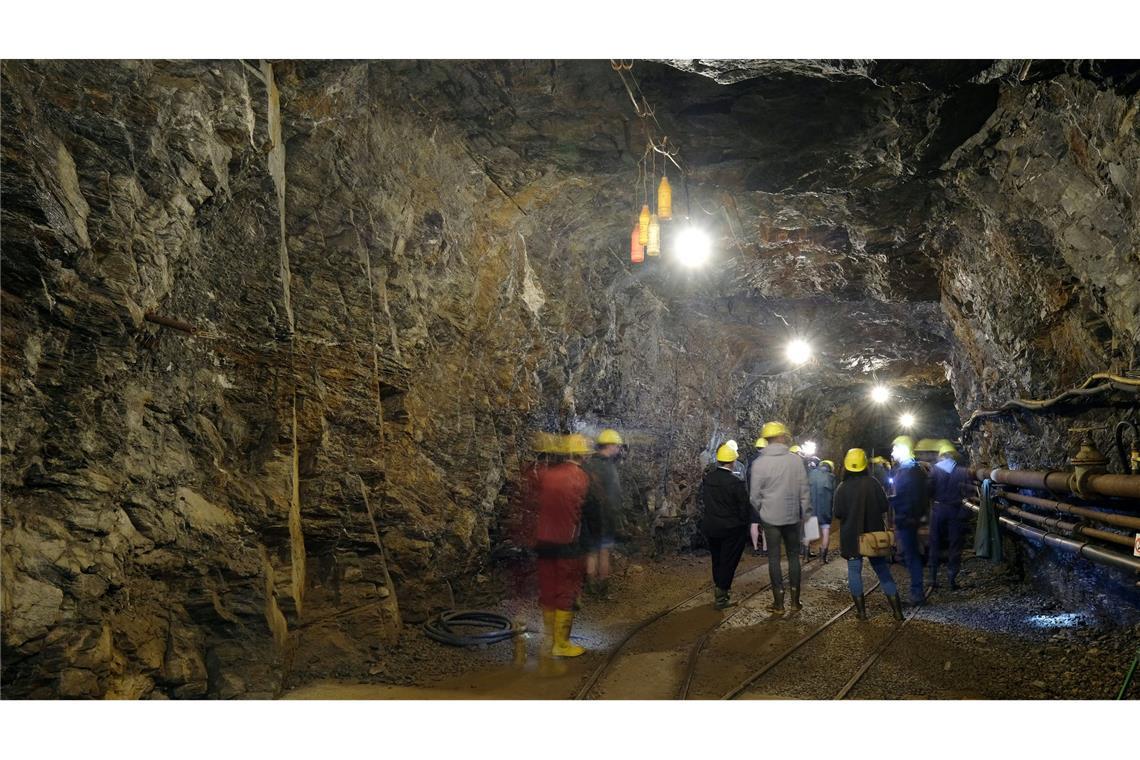 In den Stollen unter dem Erzgebirge gibt es kühle 8 Grad Celsius. (Archivbild)