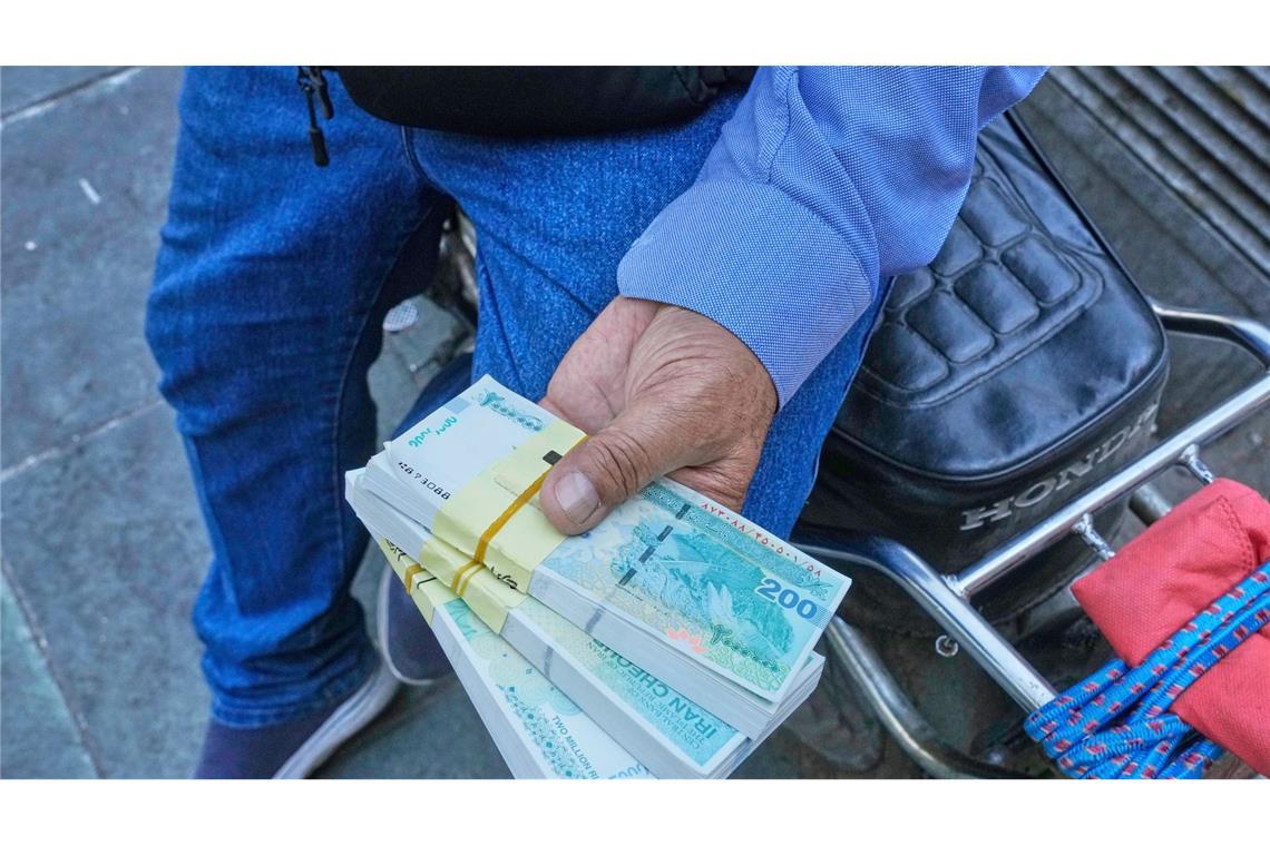 Was bedeutet die Reaktivierung der UN-Sanktionen für Iran? In den vergangenen zehn Jahren hat der Rial 97 Prozent seines Wertes gegenüber dem Euro eingebüßt. (Archivbild)