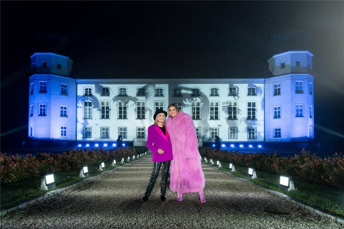 Wer ist raus in Folge 9? In der 9. Folge von GNTM 2025 bekam Heidi Klum Besuch von Fotomodel „Twiggy“.