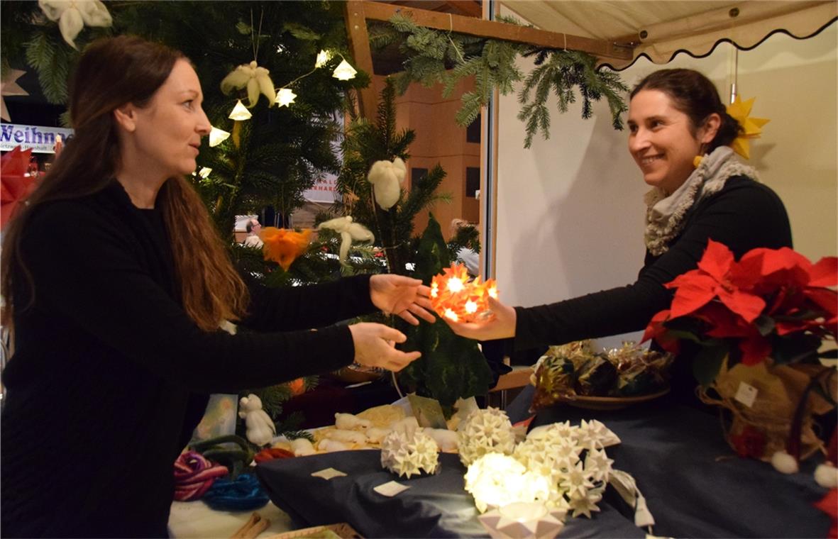 Sockenwichtel und Lichtkugeln zum Fest