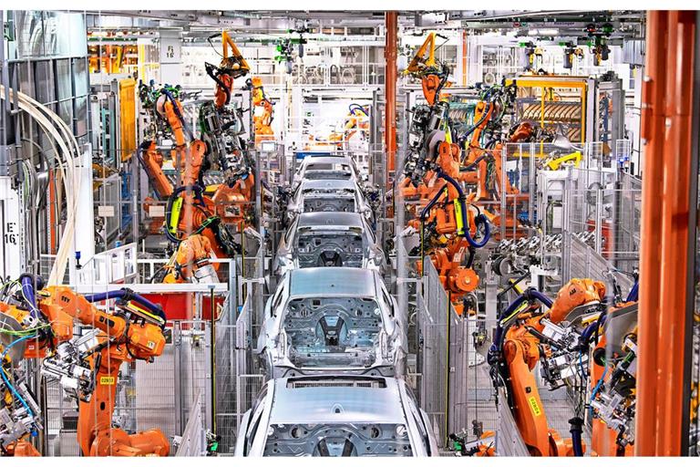 In der Autoproduktion gehören Roboter schon lange zum Alltag. Doch sie können noch viel mehr.
         Foto: dpa/Sven Hoppe
           
         
         In der Autoproduktion gehören Roboter schon lange zum Alltag. Doch sie können noch viel mehr.
         Foto: dpa/Sven Hoppe