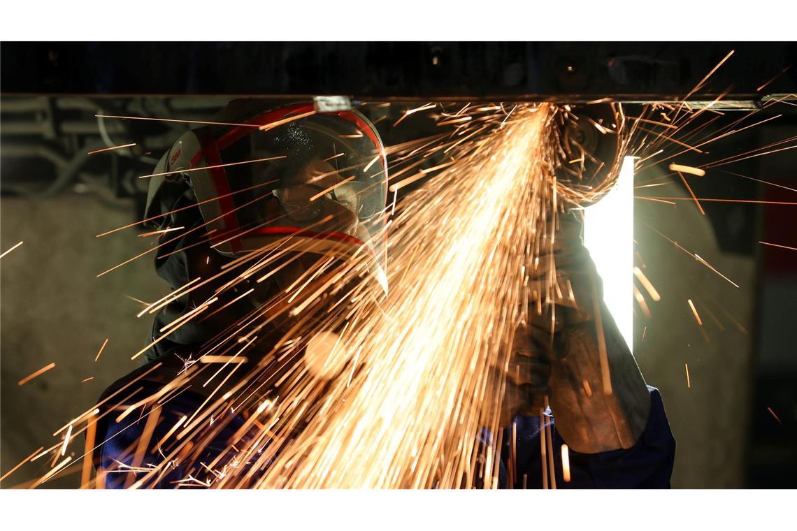 In der deutschen Industrieproduktion zeichnet sich noch keine Trendwende ab. (Symbolbild)