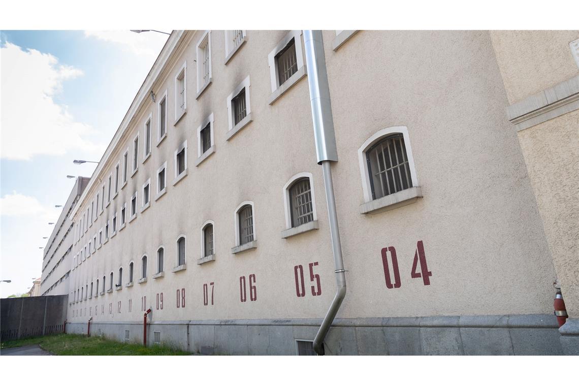 Jimi Blue Ochsenknecht auf freiem Fuß In der Justizvollzugsanstalt Stadelheim machte Ochsenknecht auf dem Weg nach Österreich Station.