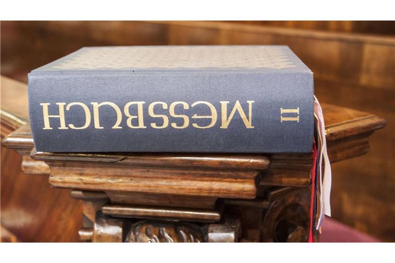 In der katholischen Kirche dürfen nur geweihte und zölibatere Priester die Eucharistie feiern.