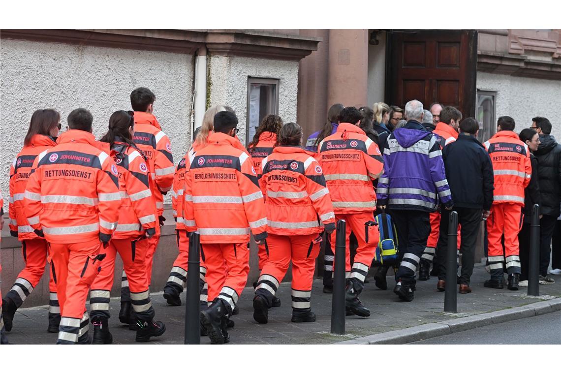 Mannheimer OB dankt Taxifahrer für mutiges Eingreifen In der Kirche kamen auch Rettungskräfte und Notfallseelsorger zusammen.