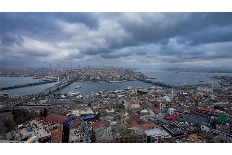 In der Metropole Istanbul - in der rund 16 Millionen Menschen leben - könnte es bald zu einem noch deutlich stärkeren Erdbeben kommen. (Archivbild)