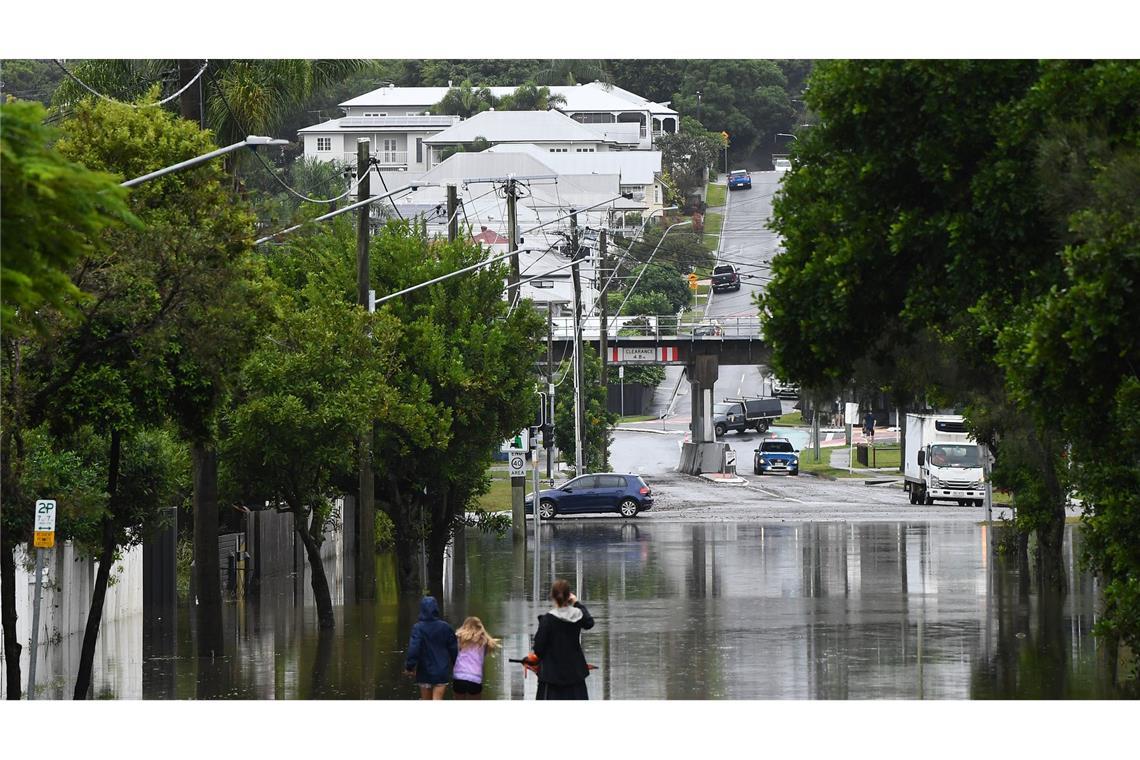 Regen und Überschwemmungen fluten Australiens Ostküste In der Millionenstadt Brisbane sind viele Straßen überschwemmt.