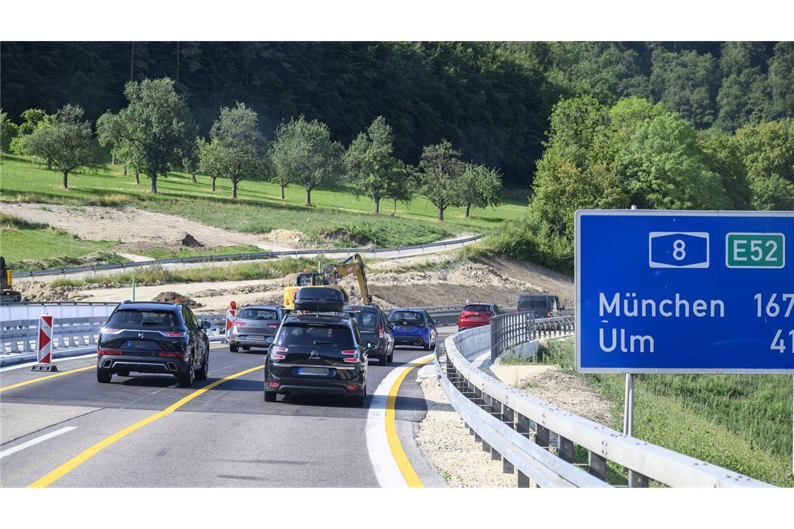 Vollsperrung der A8 bei Mühlhausen von Samstag auf Sonntag In der Nacht von Samstag auf Sonntag ist die Autobahn in Richtung München voll gesperrt. (Archivbild)
