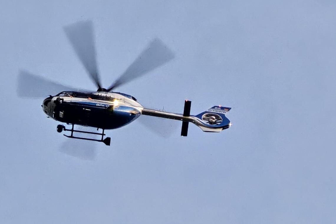 Polizeihubschrauber sucht in der Nacht nach vermisstem Senior In der Nacht war auch ein Polizeihubschrauber auf der Suche nach dem Mann im Einsatz. Symbolfoto: privat