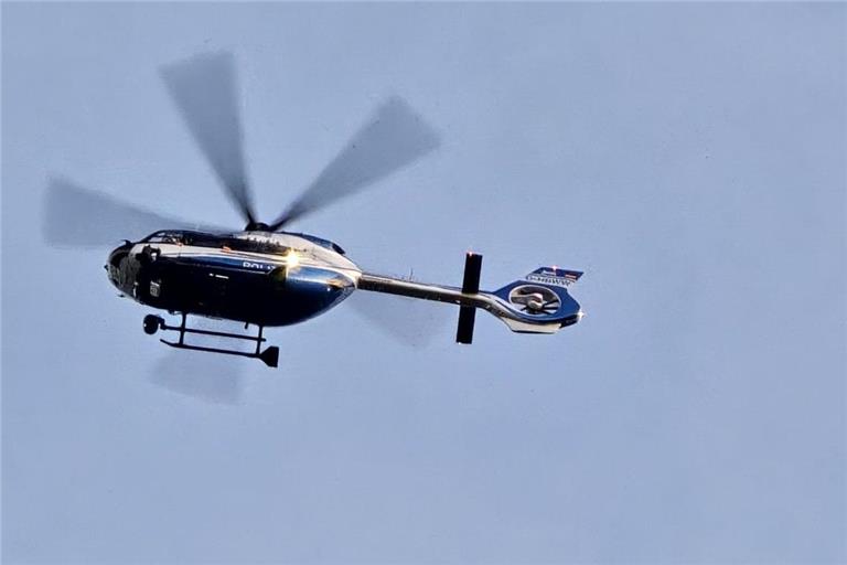 In der Nacht war auch ein Polizeihubschrauber auf der Suche nach dem Mann im Einsatz. Symbolfoto: privat