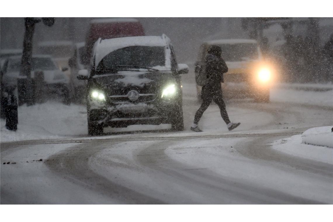 In der Nacht zum Freitag sollen Schnee und Wind für größere Behinderungen sorgen.