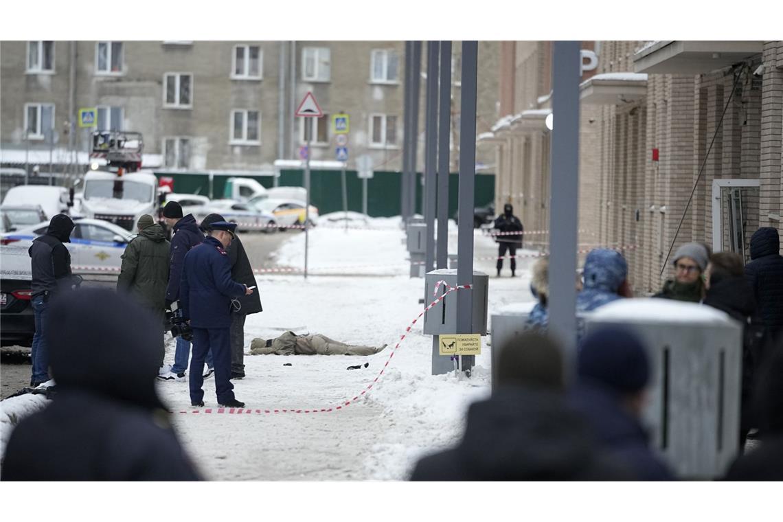 Russland bestätigt Festnahme nach Mord an General Kirillow In der Nähe eines Wohnblocks in Moskau wurden der Generalleutnant Igor Kirillow und sein Adjudant durch einen Sprengsatz getötet.