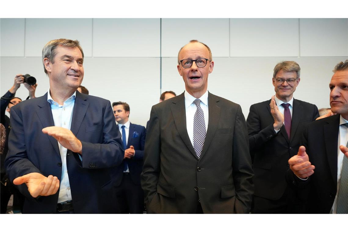 Gut jeder zehnte Abgeordnete hat Migrationshintergrund In der neuen Unionsfraktion ist nicht nur der Anteil von Menschen mit Migrationshintergrund gering. Auch der Frauenanteil ist niedrig. Bei der CDU liegt er bei 22,6 Prozent, bei der CSU sind es 25 Prozent. Noch niedriger ist der Frauenanteil nur bei der AfD mit 11,8 Prozent.