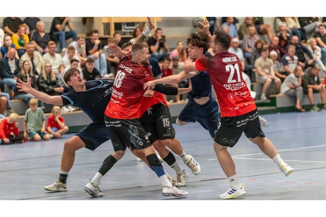 In der Oberliga-Partie in der Langhanshalle ging es hoch her.