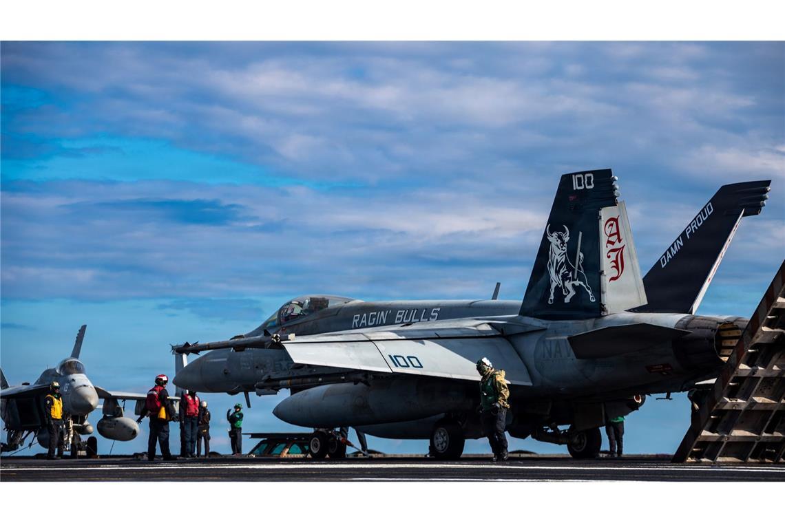 In der Region ist unter anderem der US-Flugzeugträger "Gerald R. Ford" im Einsatz. (Archivbild)