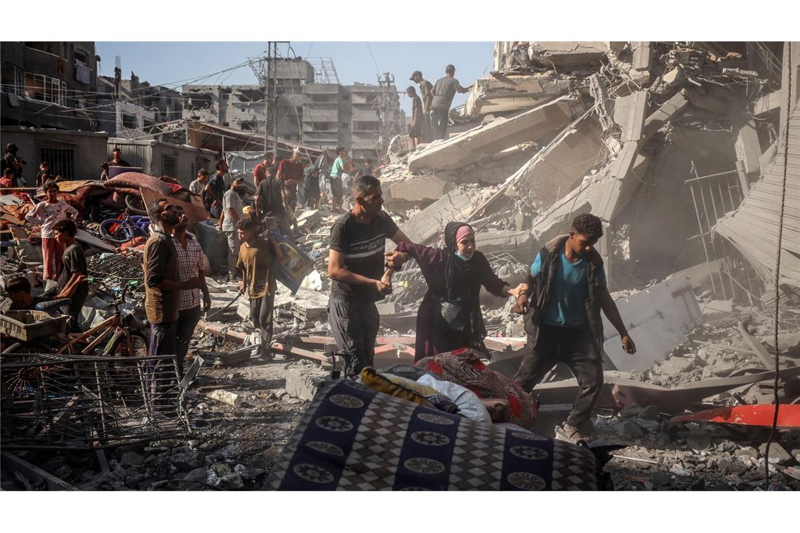 In der Stadt Gaza starben Berichten zufolge 14 Menschen einer Familie.