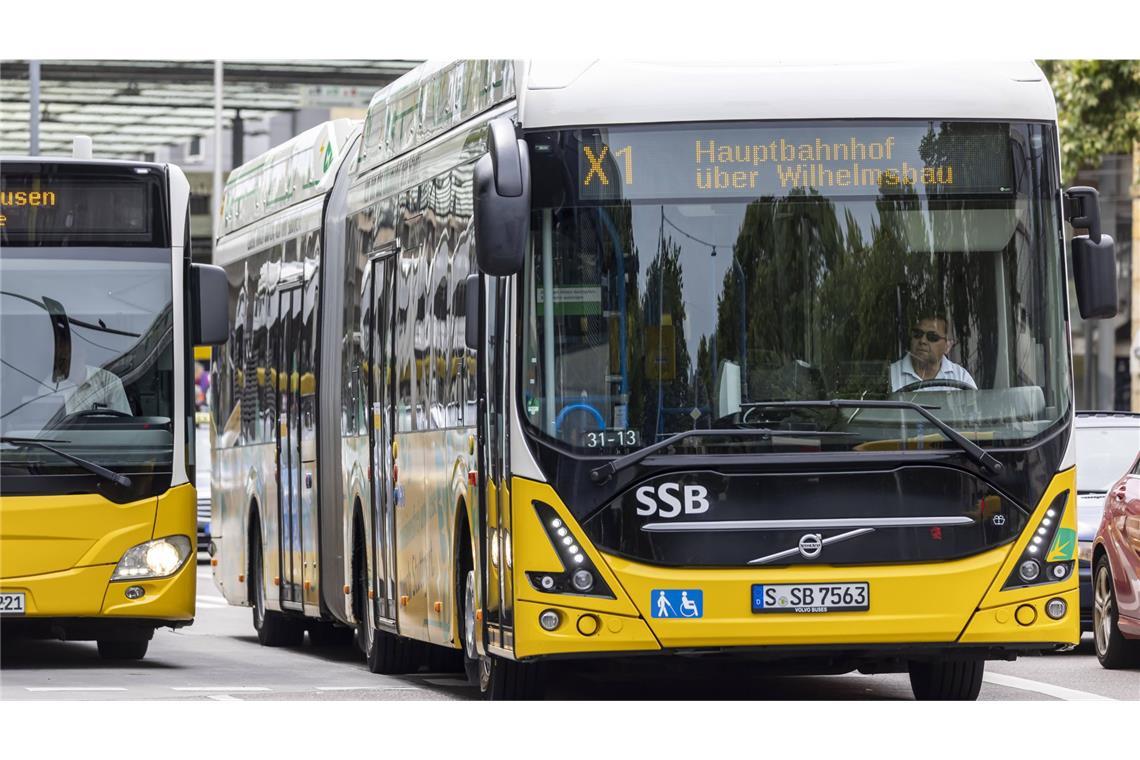 In der Stuttgarter Innenstadt sollen bis Ende 2027 ausschließlich Elektrobusse fahren.