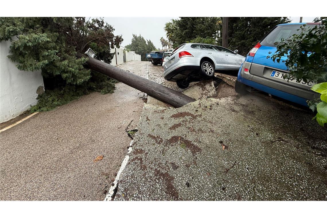 In der südspanischen Region Andalusien hat das Sturmtief "Lenonardo" für Chaos gesorgt.