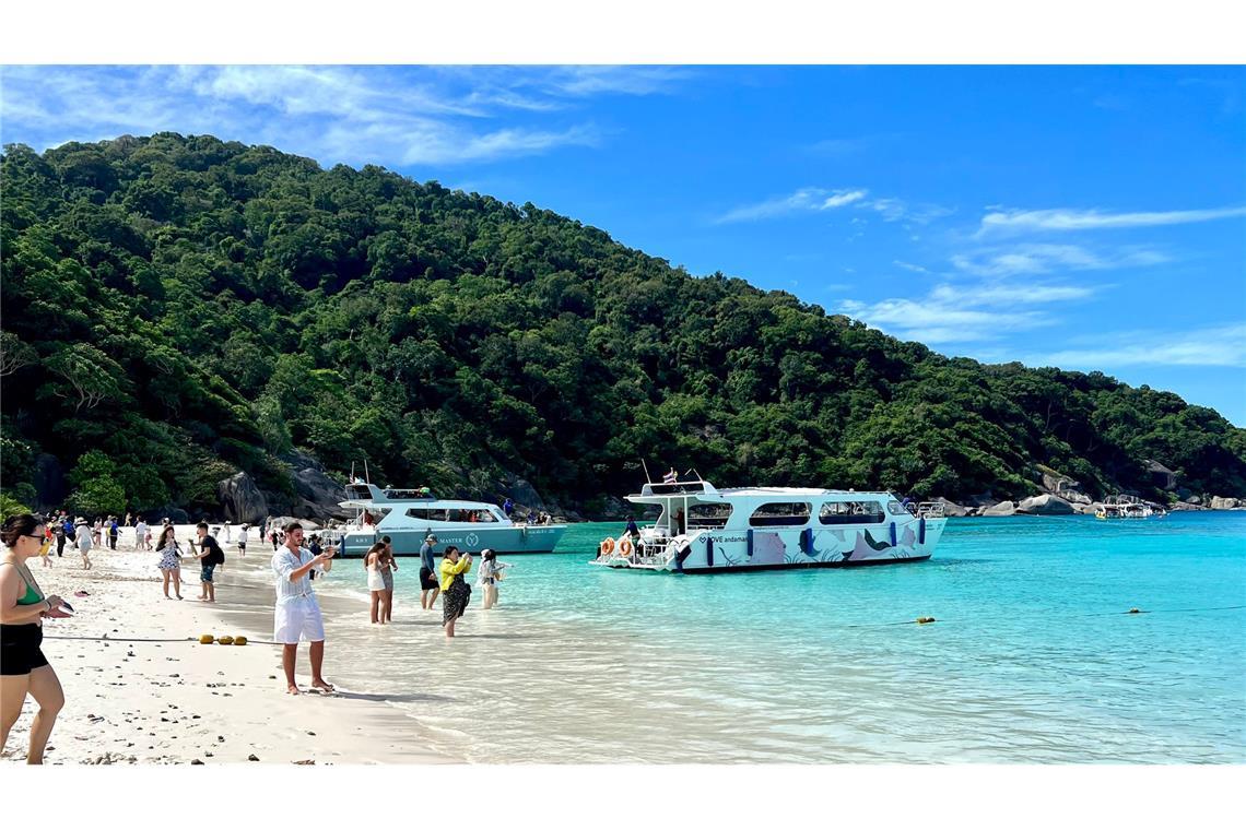 Trauminseln in Thailand schließen für fünf Monate In der Trockenzeit tummeln sich jeden Tag Touristen an den schneeweißen Stränden der Similan Islands. (Archivbild)
