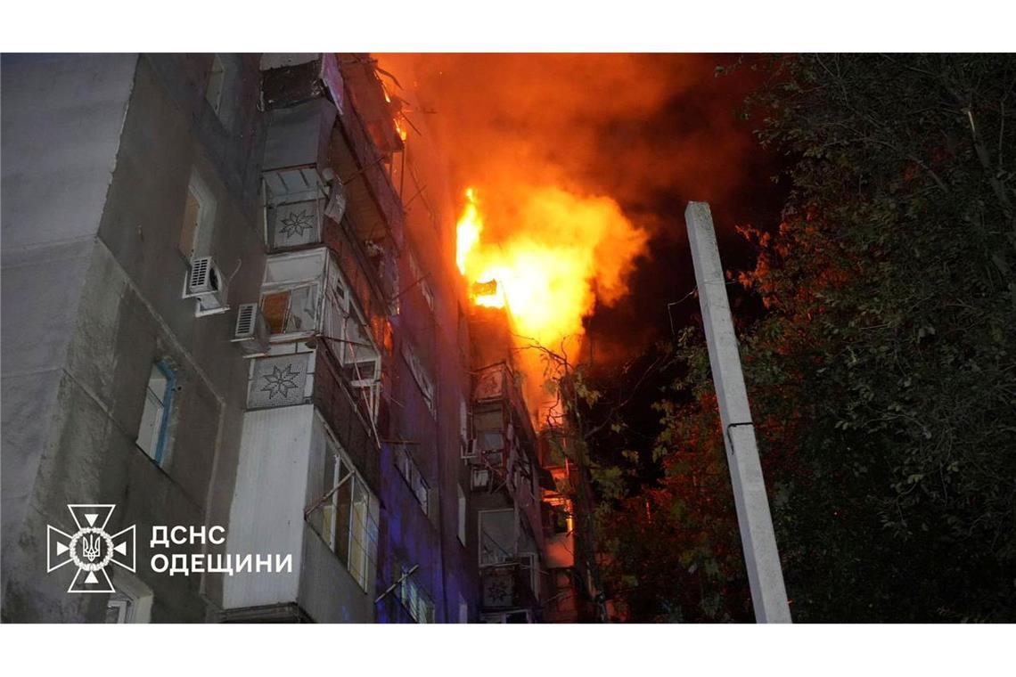 Selenskyj: Mehr als 300 Luftangriffe auf Ukraine In der ukrainischen Hafenstadt Odessa starb ein Mensch bei einem russischen Luftangriff.