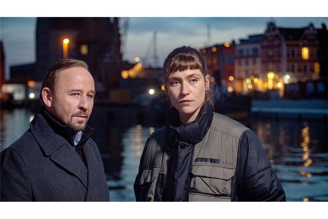In der ZDF-Krimireihe "Stralsund" ermittelte der Schauspieler (l) gemeinsam mit Sophie Pfennigstorf. (Archivbild)