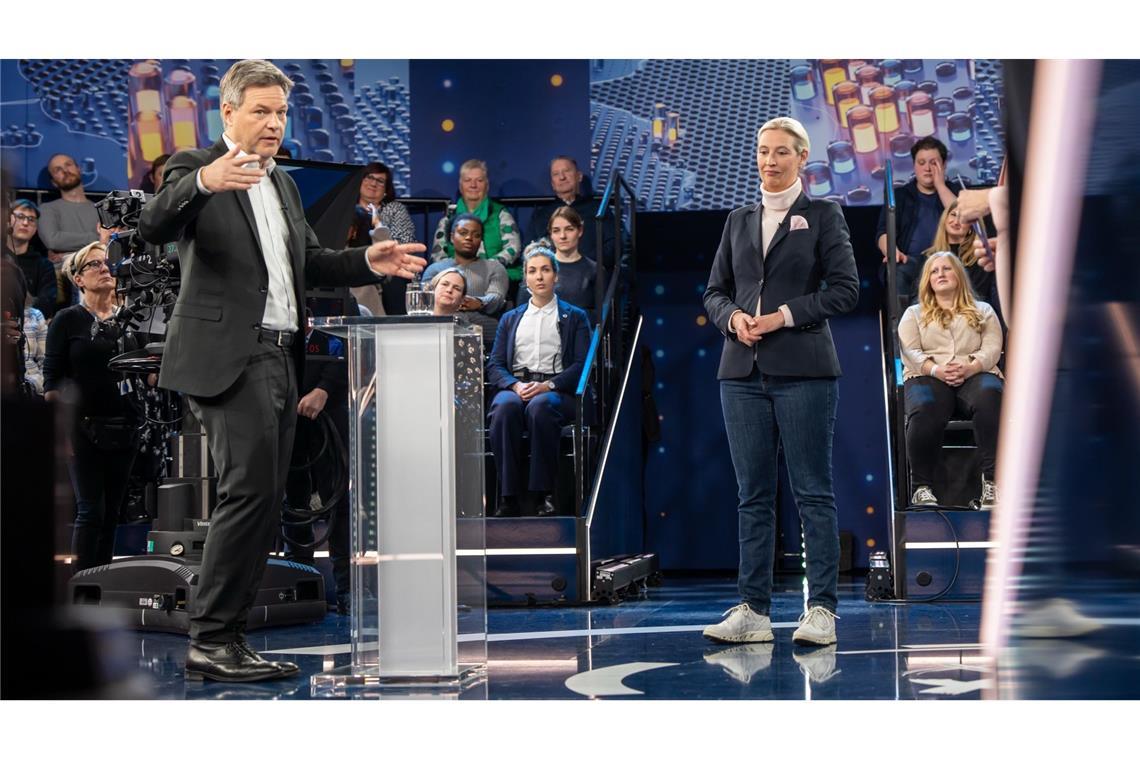 Habeck über Weidel: „Man geht aneinander vorbei“ In der ZDF-Sendung „Klartext“ waren die Kanzlerkandidaten von AfD und Grünen, Alice Weidel und Robert Habeck.