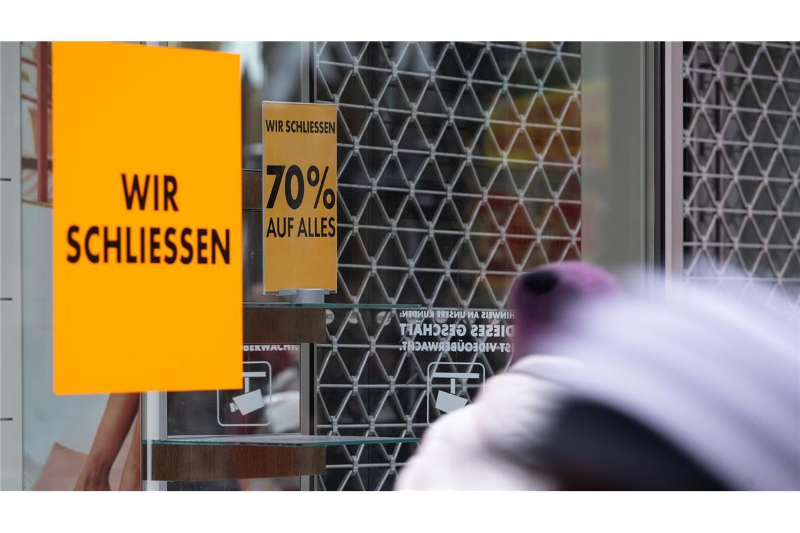 In Deutschland gibt es derzeit noch rund 300.000 Geschäfte, 2015 waren es noch etwa 372.000. (Archivbild)