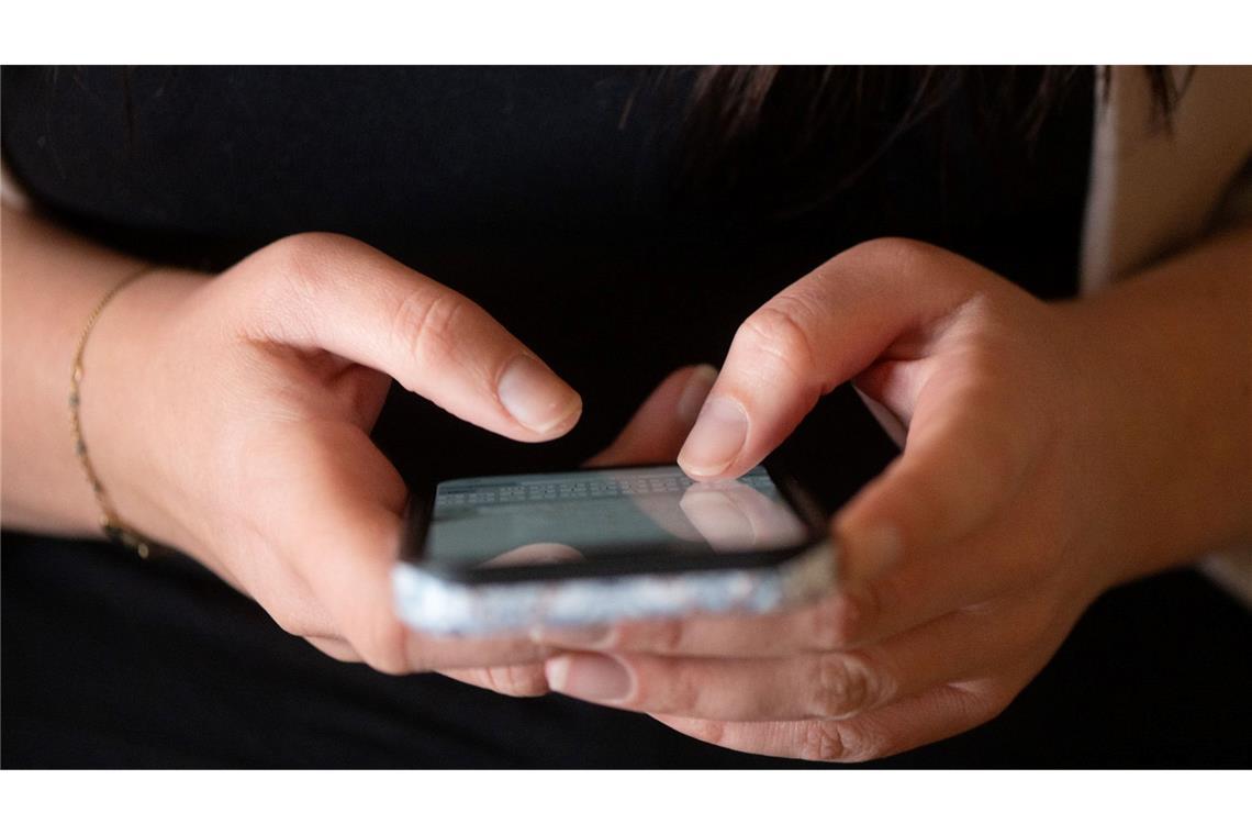 In Deutschland gilt eine solche Social-Media-Beschränkung als umstritten. (Illustration)