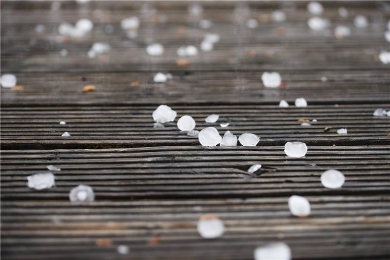In Deutschland kann sich heute kleinkörniger Hagel bilden.