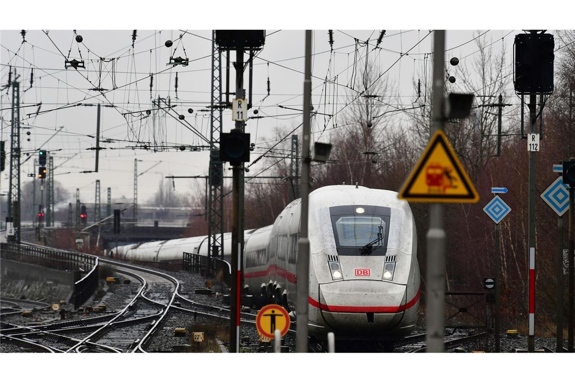 Bessere Mobilfunkversorgung in der Bahn durch neue Technik In Deutschland können Zugreisende künftig mit einem besseren Mobilfunk-Empfang rechnen.