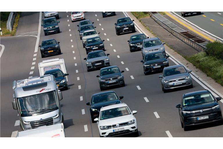 In Deutschland sind im März deutlich mehr Autos neu zugelassen worden als im Vorjahresmonat. (Archivbild)