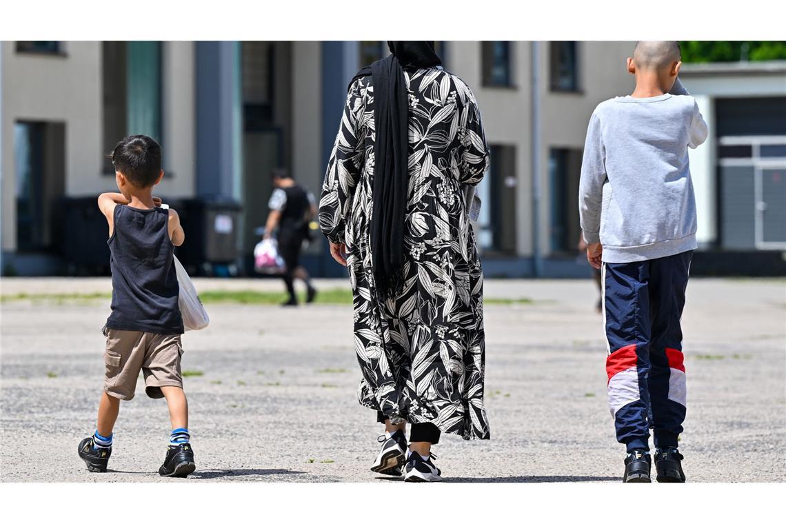 In Deutschland wohnen viele Asylbewerber länger als sie eigentlich müssten in staatlichen Unterkünften, weil sie Schwierigkeiten haben, eine Wohnung zu finden. (Archivbild)