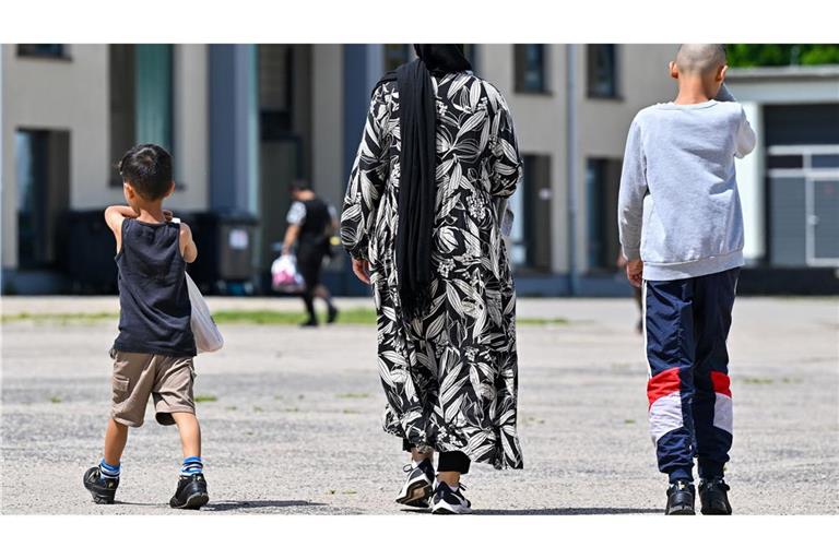 In Deutschland wohnen viele Asylbewerber länger als sie eigentlich müssten in staatlichen Unterkünften, weil sie Schwierigkeiten haben, eine Wohnung zu finden. (Archivbild)