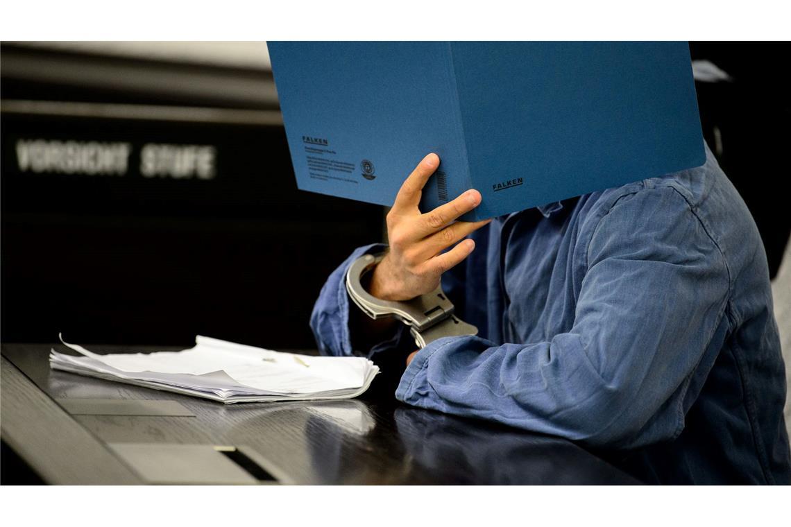 In Deutschland wurden sowohl Deutsche als auch Staatsangehörige anderer Nationen, die sich einst der IS-Terrormiliz angeschlossen hatten, wegen Kriegsverbrechen verurteilt. (Archivbild)