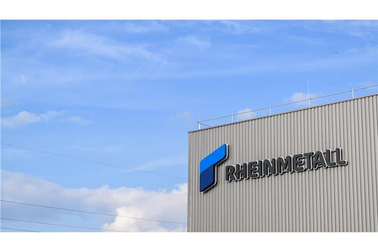 In diesem Rheinmetall-Werk im niedersächsischen Unterlüß werden Artilleriegranaten hergestellt, in Neuss hingegen soll es bald mit der Produktion von Aufklärungssatelliten losgehen.