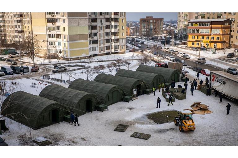 In diesen Zelten sollen sich Kiewer aufwärmen, deren Häuser ohne Heizung sind.