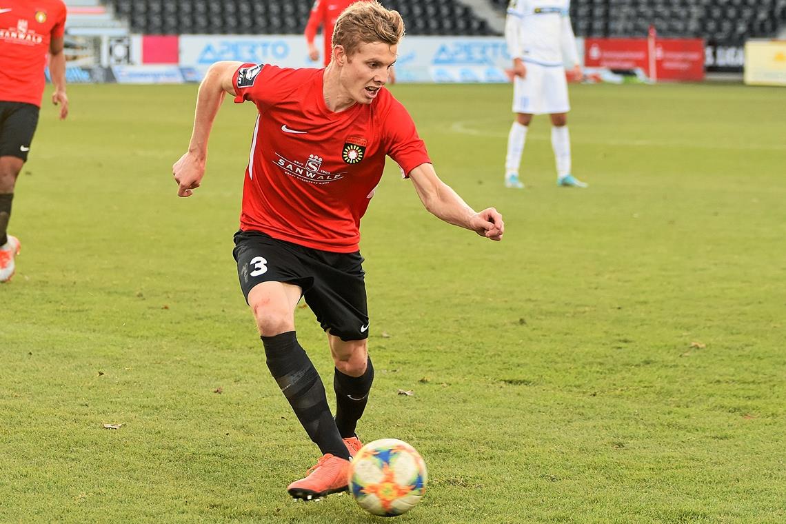 Zweiter Anlauf ins
große Fußballglück In dieser Saison bislang so oft wie kein anderer für Aspach am Ball: Ken Gipson. Foto: T. Sellmaier