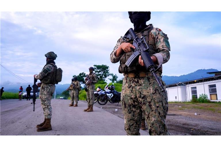 In Ecuador sind acht abgetrennte menschliche Köpfe in Jutesäcken am Straßenrand entdeckt worden. (Archivbild)