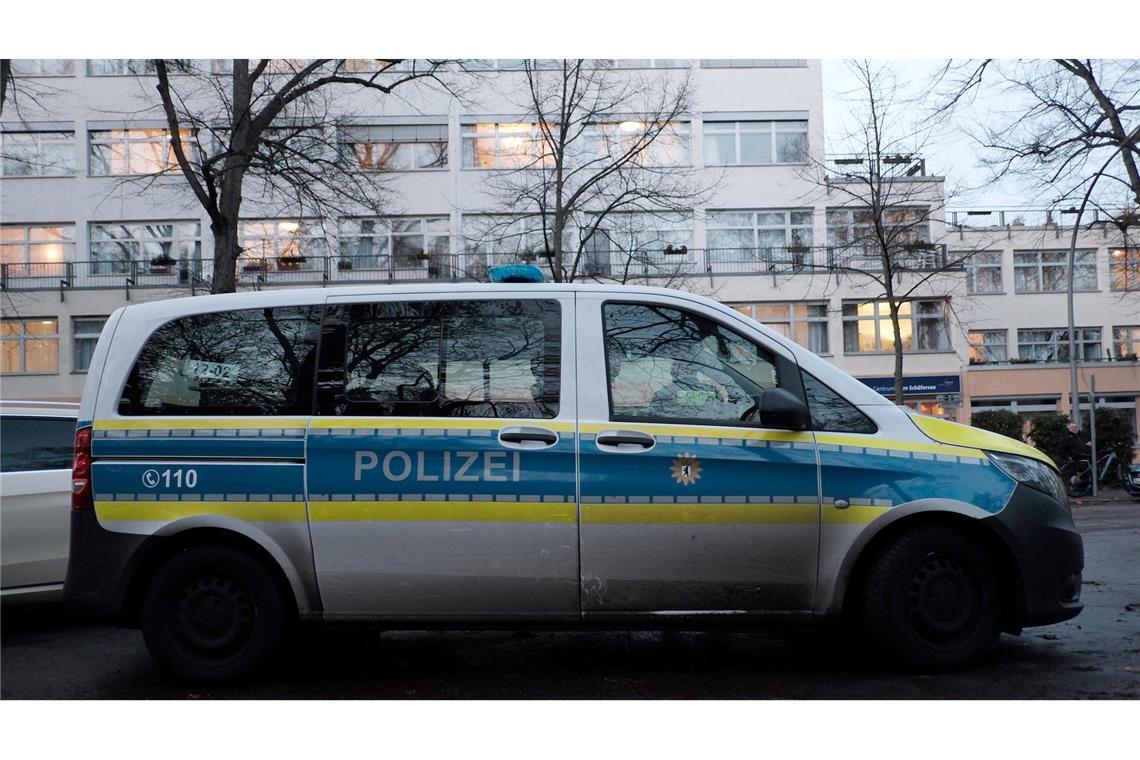 Machete im Seniorenheim: Vater soll Tochter verletzt haben In einem Berliner Seniorenheim soll ein Mann seine Tochter mit einer Machete schwer verletzt haben.