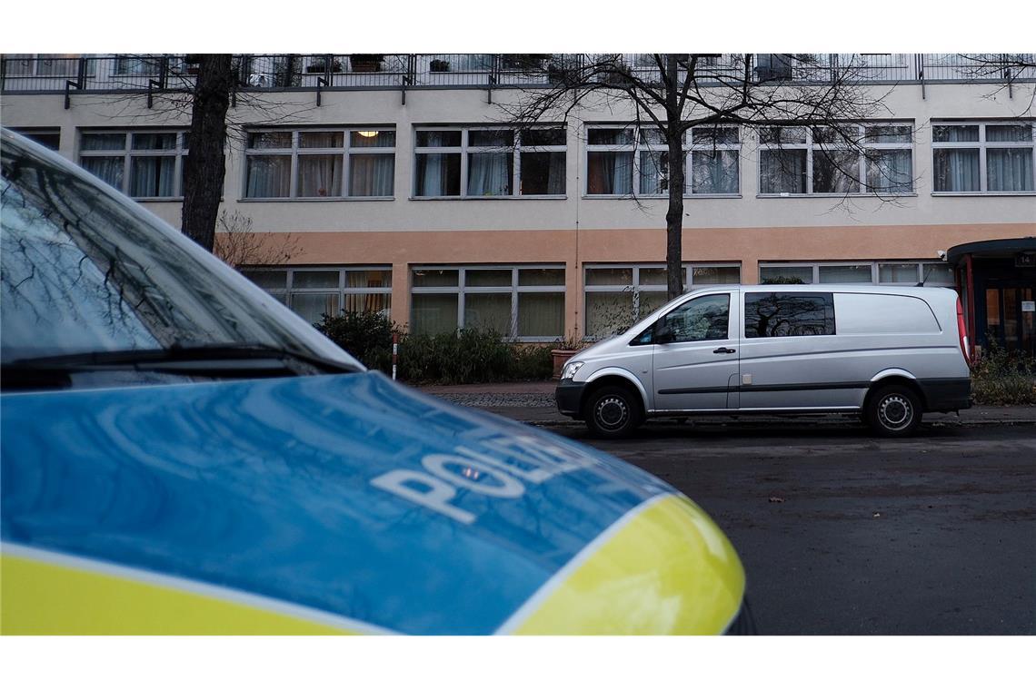 Machete im Seniorenheim: Vater soll Tochter verletzt haben In einem Berliner Seniorenheim soll ein Mann seine Tochter mit einer Machete schwer verletzt haben.