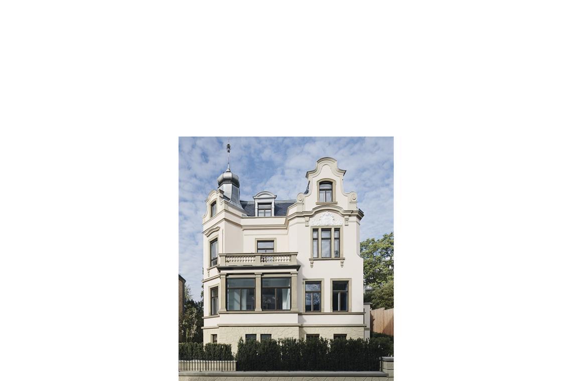 8 der interessantesten Schlafzimmer in Stuttgart und der Region In einer vom Stuttgarter Architekten Simon Fehrle perfekt sanierten Villa aus der Gründerzeit in Stuttgart . . .