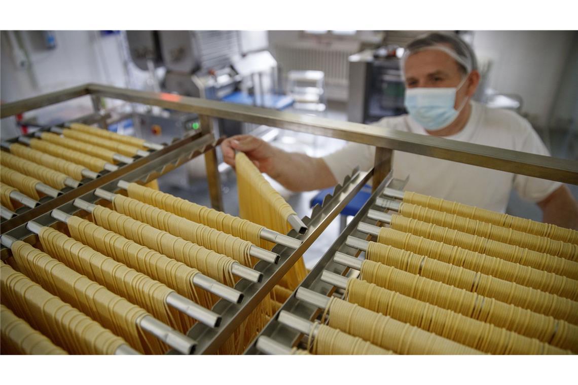 In einige Baracken des Alten Lagers sind Manufakturen eingezogen, in denen Nudeln hergestellt oder Kleidung oder Kaffee verkauft werden. Auch Übernachtungsmöglichkeiten, Gaststätten und Locations für Hochzeiten und andere Events gibt es dort.