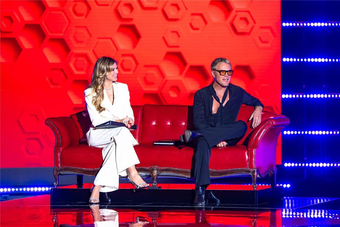 Wer ist raus in Folge 7? In Folge 7 nahm Designer Peter Dundas gemeinsam mit Heidi die Bewertung der Female-Models vor.